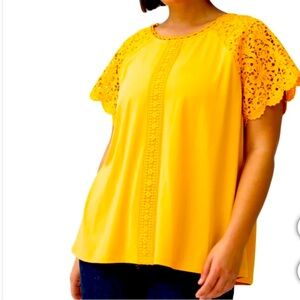 NWT Cable and Gauge Women’s Lace Trim Top